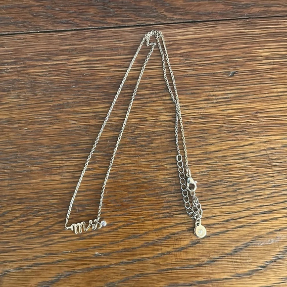Gold Mrs Necklace - Picture 1 of 2